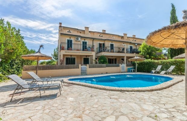 Exterior and pool (1)