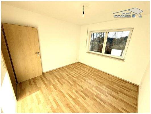 Vielseitig nutzbares Zimmer im OG – Kind, Büro, Gäste oder Ankleide