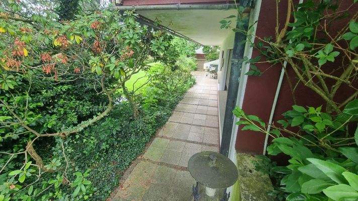 Gartenweg hinter d. Haus 