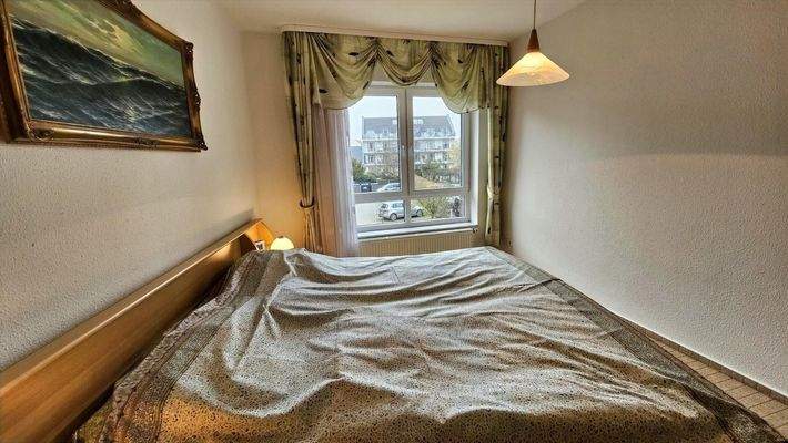 Schlafzimmer mit West-Fenster