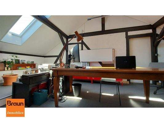 2-3 Fam.-Wohnhaus, VS-S, Büro (Dachboden DG