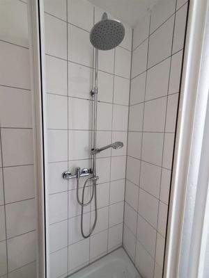 Duschbad mit Duschwand