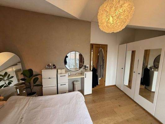 016_Schlafzimmer vom Balkon aus 