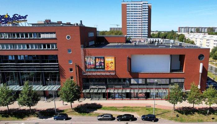 Außenansicht Front St-Petersburger Straße