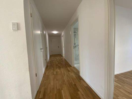 Flur mit Eingangstür