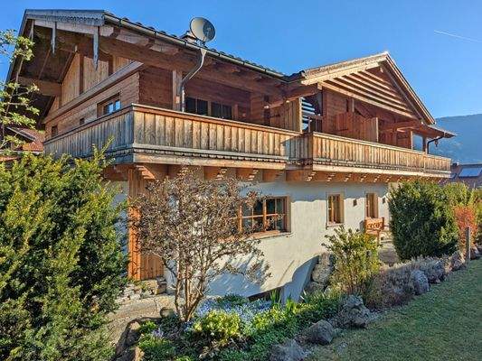 Hausansicht im Sommer