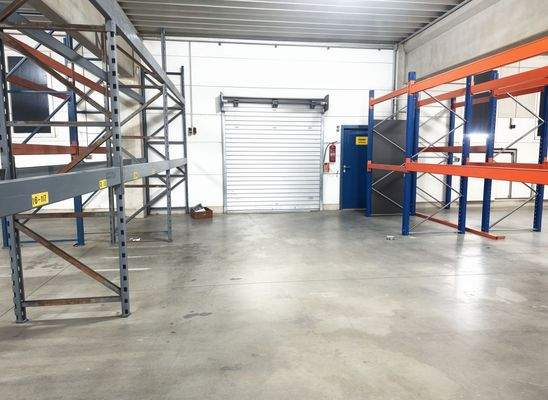 Lagerhalle 2 ( 359 m² ) 