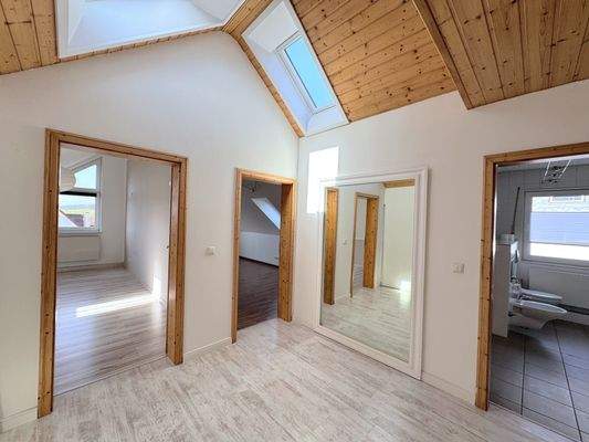 Flur mit Dachfenstern