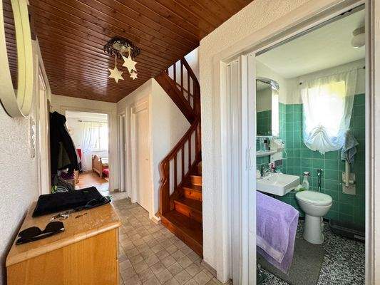 Flur, WC & Treppe EG