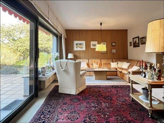 Wohnzimmer mit Blick in den Garten