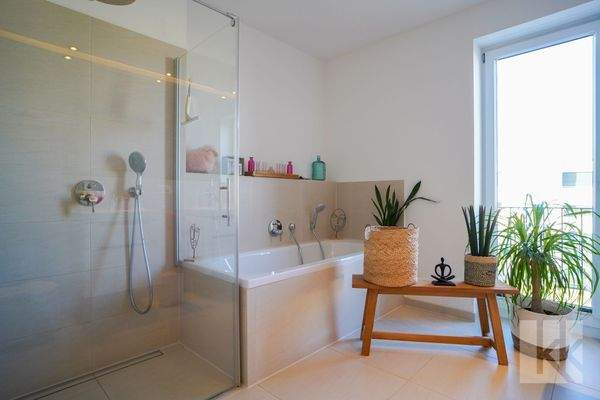 ...Dusche & Badewanne