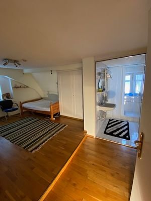 Jugendzimmer mit Bad 2.OG