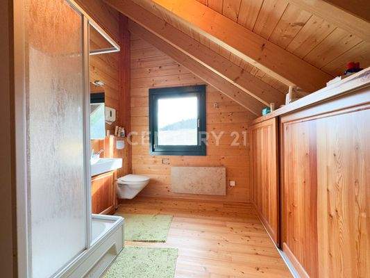 Badezimmer mit Dusche