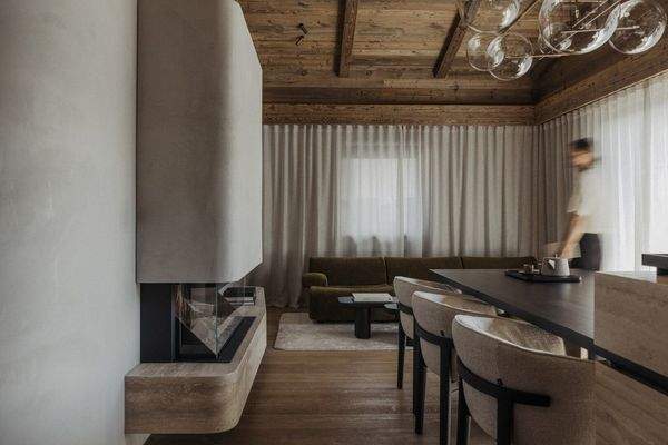 Kamin mit Wohnzimmer