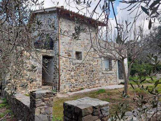 Kreta, Kato Episkopi: Traditionelles neu gebautes Steinhaus zum Verkauf