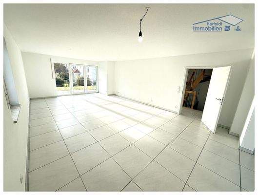 Sehr schöner Wohn- und Essbereich mit Zugang zur Südterrasse