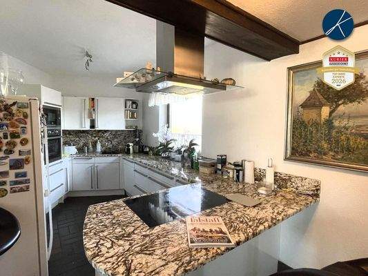 Küche mit brasilianischem Marmor