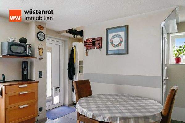 Eingangs- und Küchenbereich