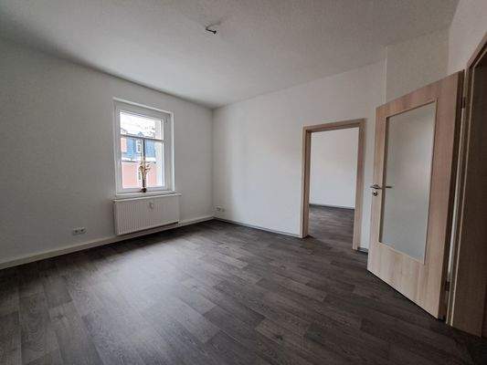 Wohnzimmer mit Zugang zum Schlafzimmer