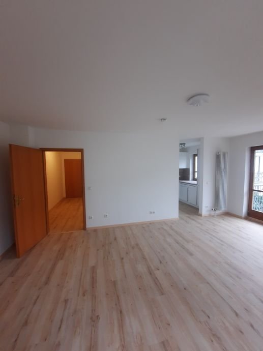 Top renoviertes 1 Zimmer Appartement mit Balkon in guter, ruhiger Lage im Ortsteil Happing