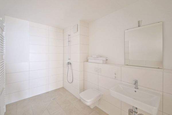 großzügiges Badezimmer