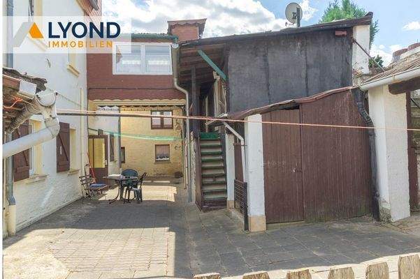 Innenhof mit Nebengelass