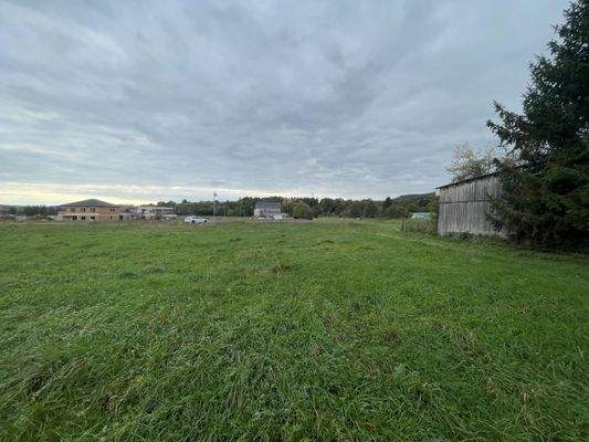 Grundstücksansicht rechts