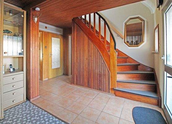 Eingangsbereich mit Treppenaufgang