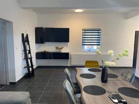 Wohnzimmer + Esszimmer + Küche