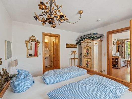 Whg. 2 - Schlafzimmer