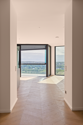 Blick vom Eingang auf den Wohnbereich