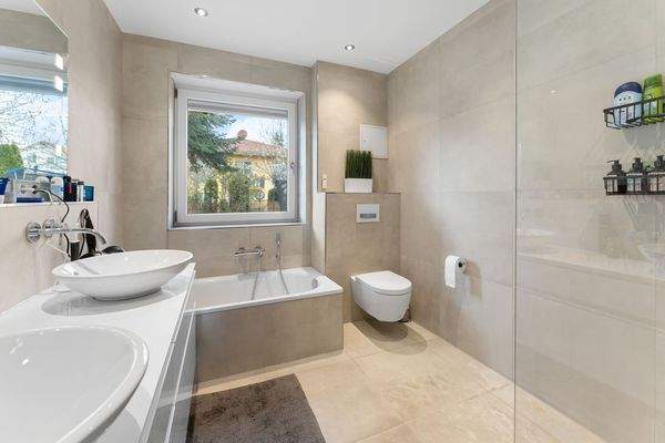 Badezimmer (Wohnung 2)