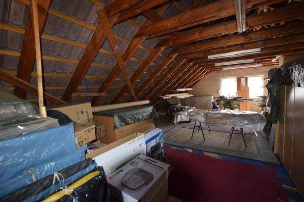 Dachboden- Ausbau als Wohnung möglich