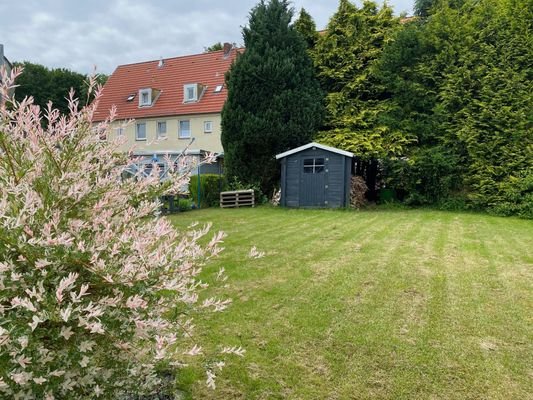 Garten mit Häuschen