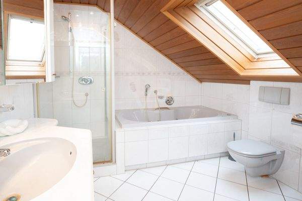Tageslichtbadezimmer Dachgeschoss (II)