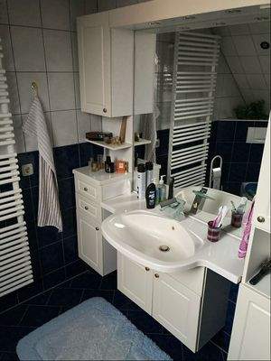 Bad / Sanitärbereich mit Wanne, DU, WC und Waschtisch - Obergeschoss Nebenwohnung