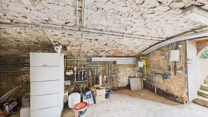 CAM01984G0-PR0499-STILL035