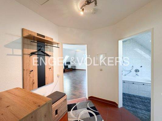 Eingangsbereich mit Zugang zum Dachboden