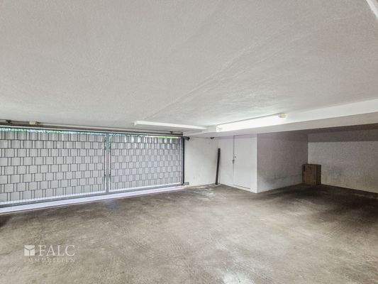 Tiefgarage + Stellplatz