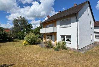 Westseite mit Garten