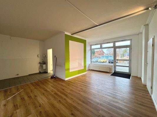 Viel Licht und Platz für Werbung 