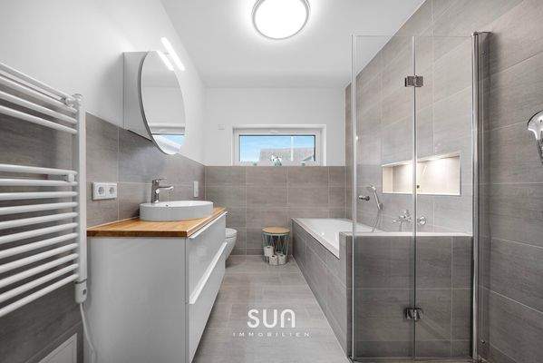 BADEZIMMER MIT TAGESLICHT