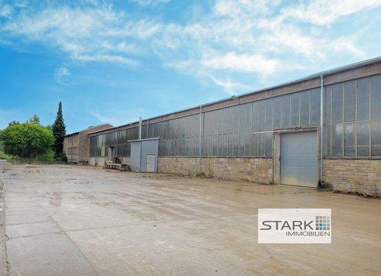 Halle Außenansicht 2.jpg