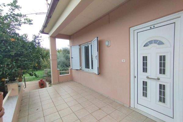 Kreta, Vamvakopoulo: Charmantes Haus in ruhiger Lage nahe der Stadt zu verkaufen