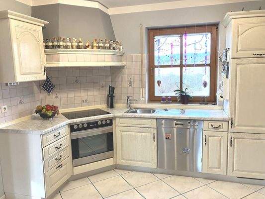 Wohnhaus - Küche mit Speisekammer