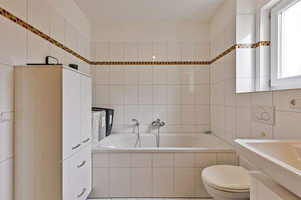 Badezimmer - weiterer Blick