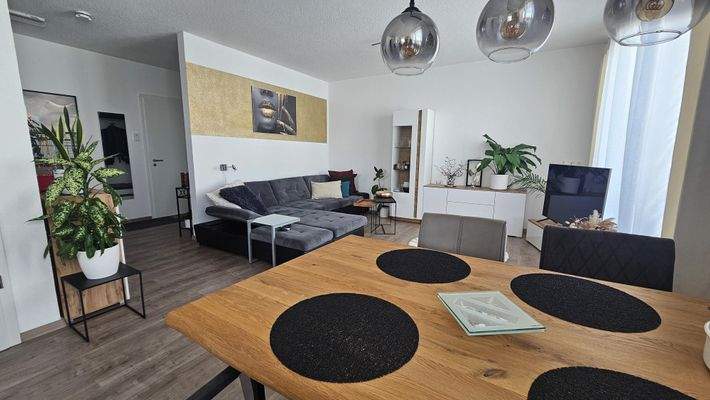 Wohnzimmer / Esszimmer