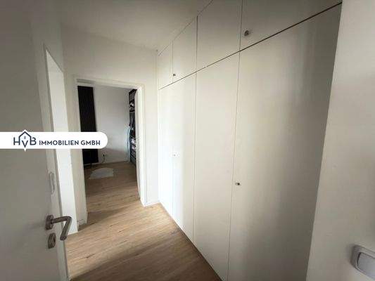 Flur mit Einbauschränken