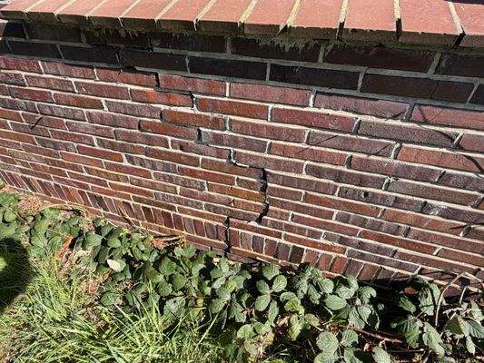 weitere Ansicht Schäden am Mauerwerk