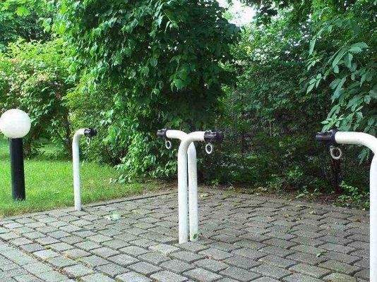 Fahrradständer vor dem Haus